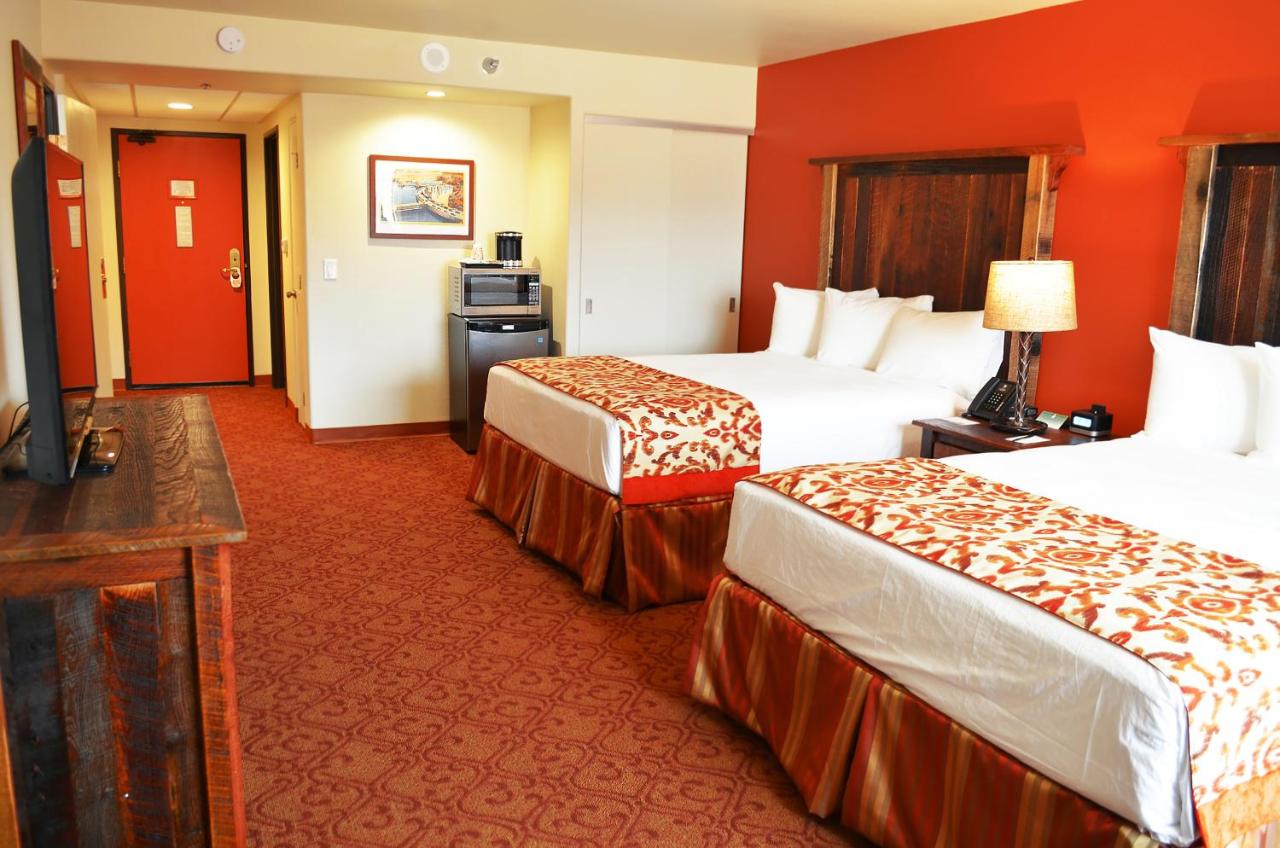 Deluxe Queen Room with 2 Queen Beds at Hoover Dam Lodge