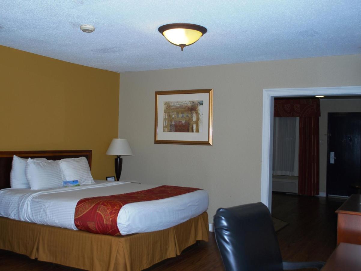King Room - Disability Access - Non-Smoking at Days Inn by Wyndham Alexander City