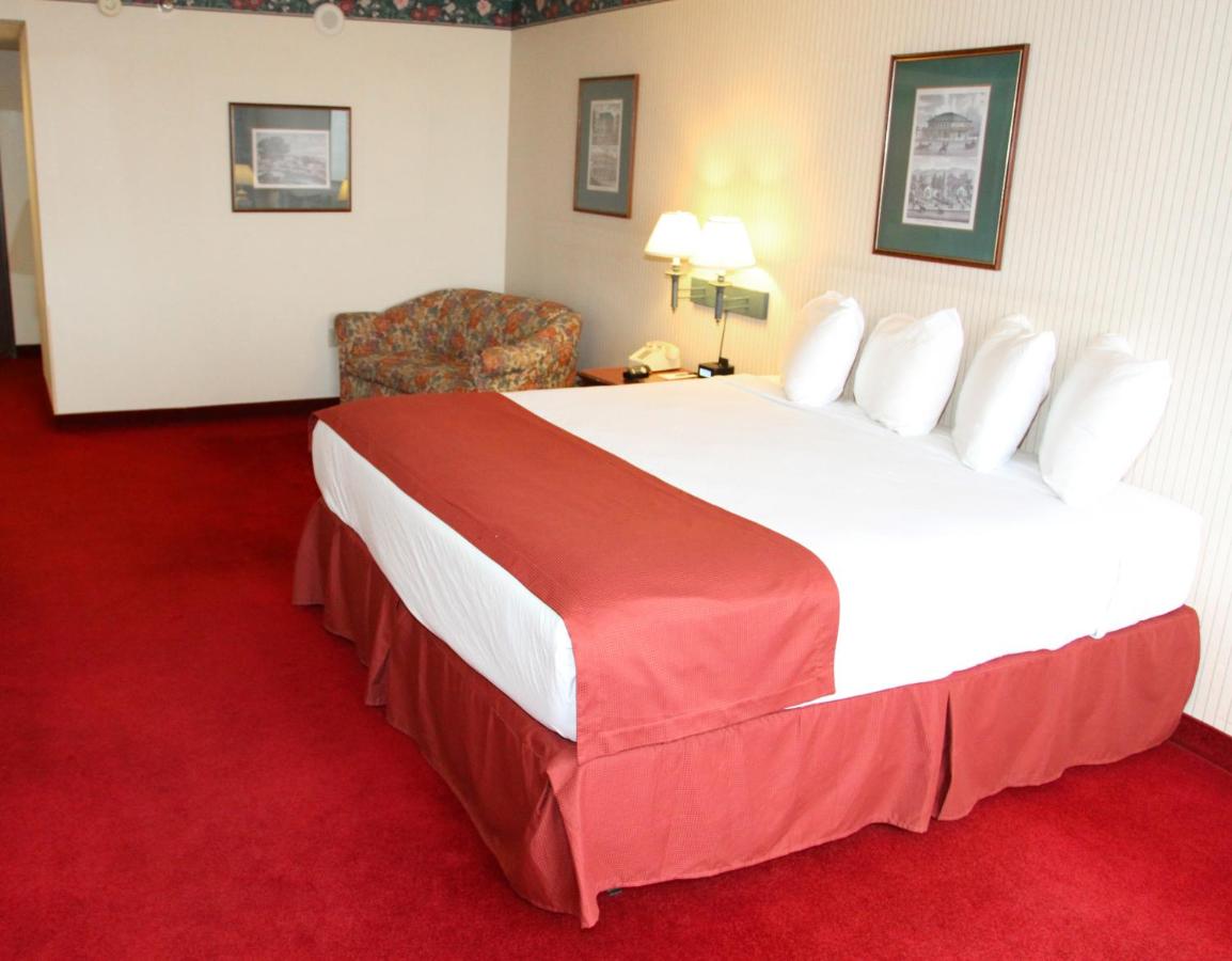Standard King Room at Hoover Dam Lodge