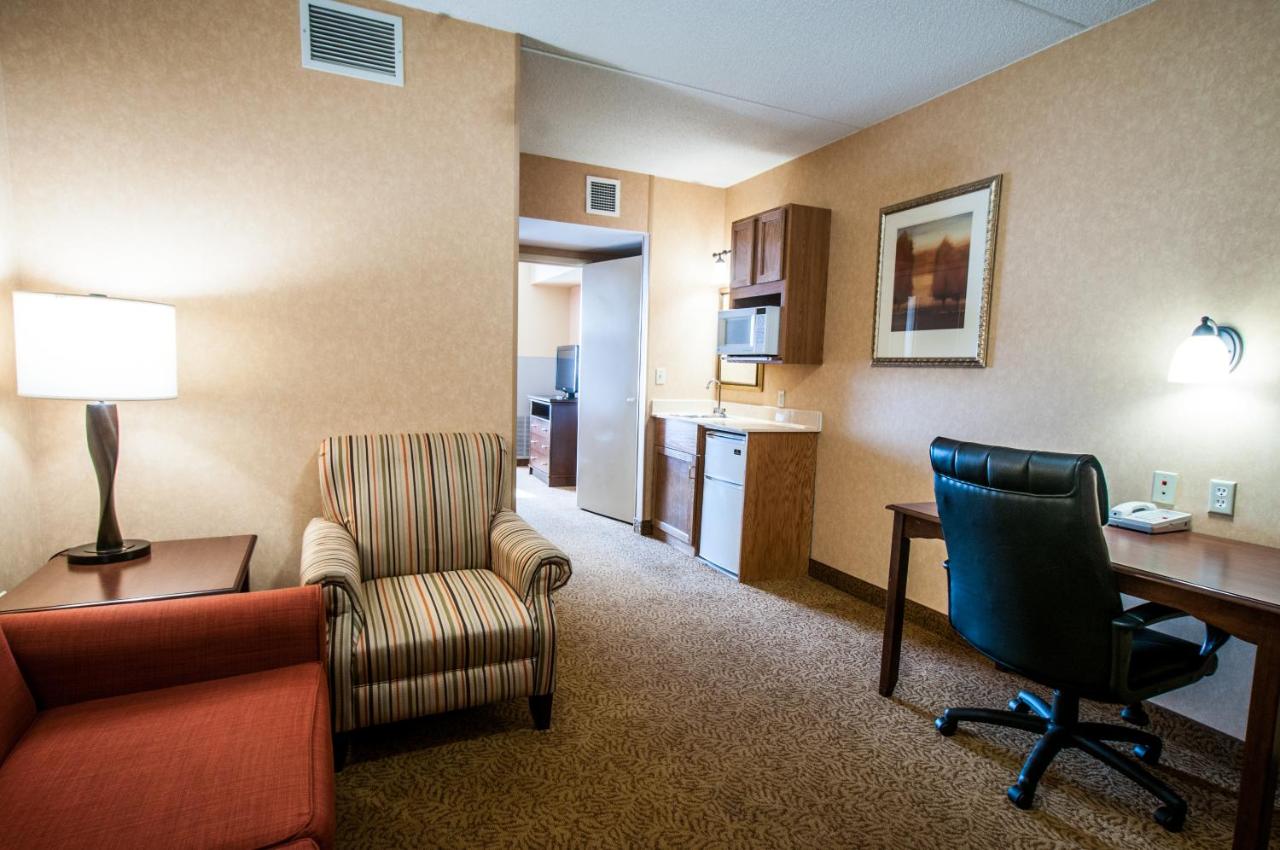 One-Bedroom King Suite/Non-Smoking at Comfort Inn & Suites Cuyahoga Falls - Akron