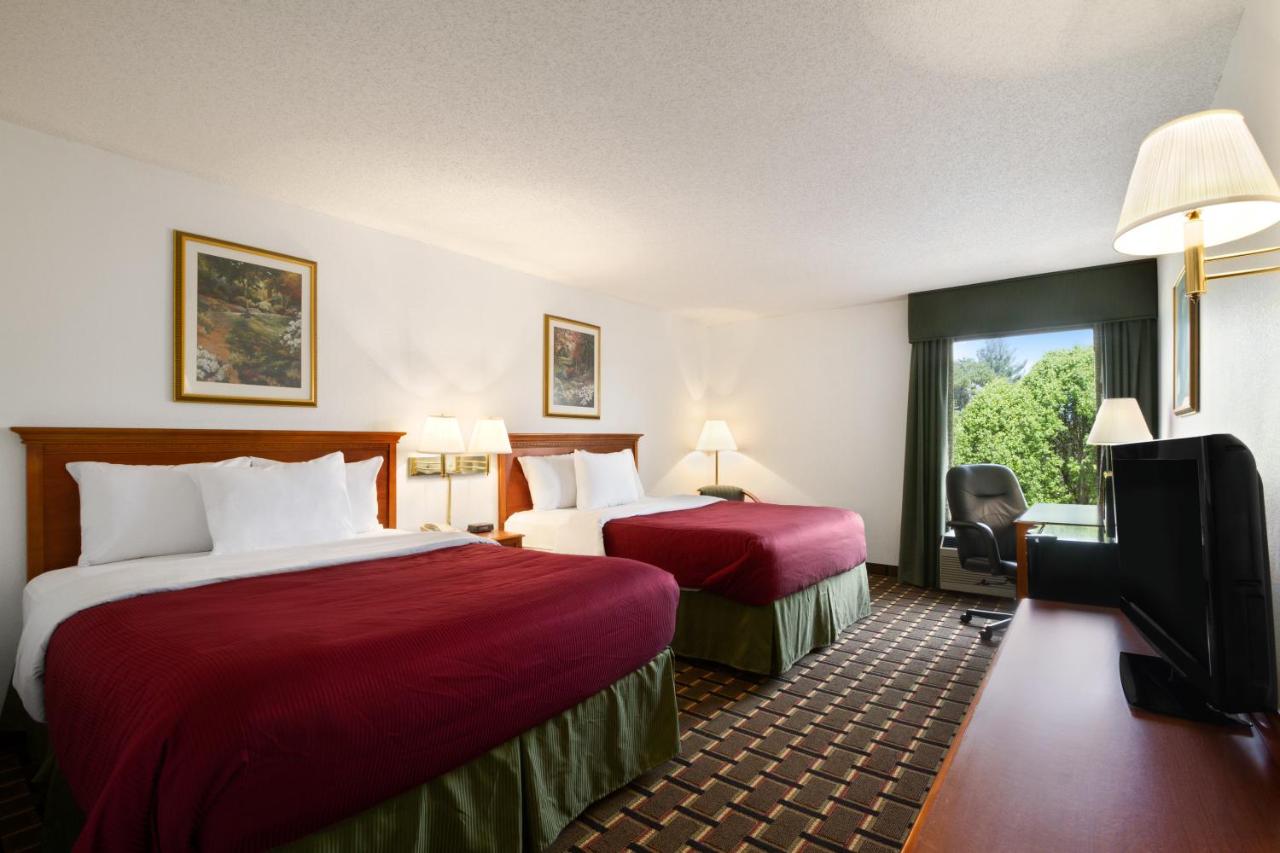 Two-Bedroom Queen Suite - Non-Smoking at Baymont by Wyndham Crossville