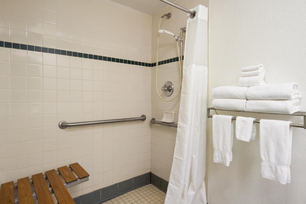 King Room - Disability Access - Non-Smoking at Baymont by Wyndham Crossville