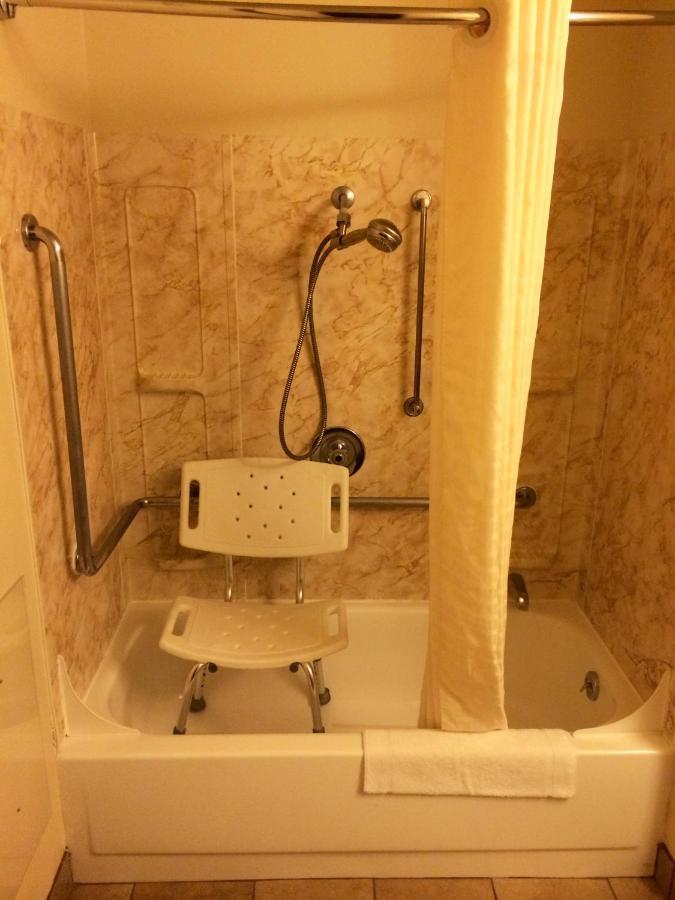 Queen Room - Disability Access/Non-Smoking at Super 8 by Wyndham Idaho Falls