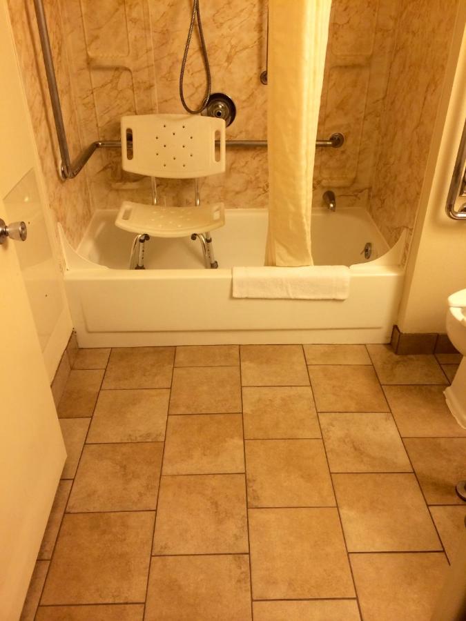 Queen Room - Disability Access/Non-Smoking at Super 8 by Wyndham Idaho Falls