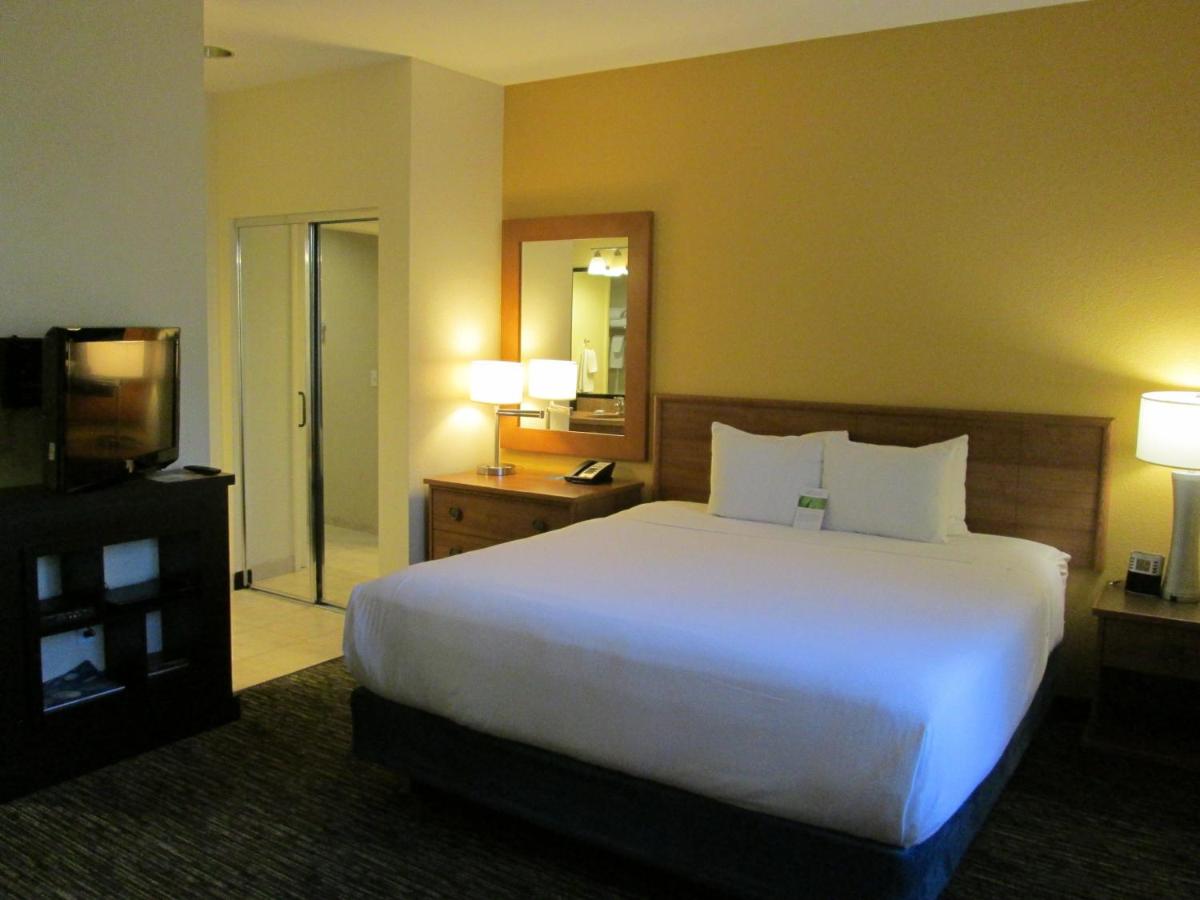 Studio King Suite at Studio 6 Carlsbad, CA