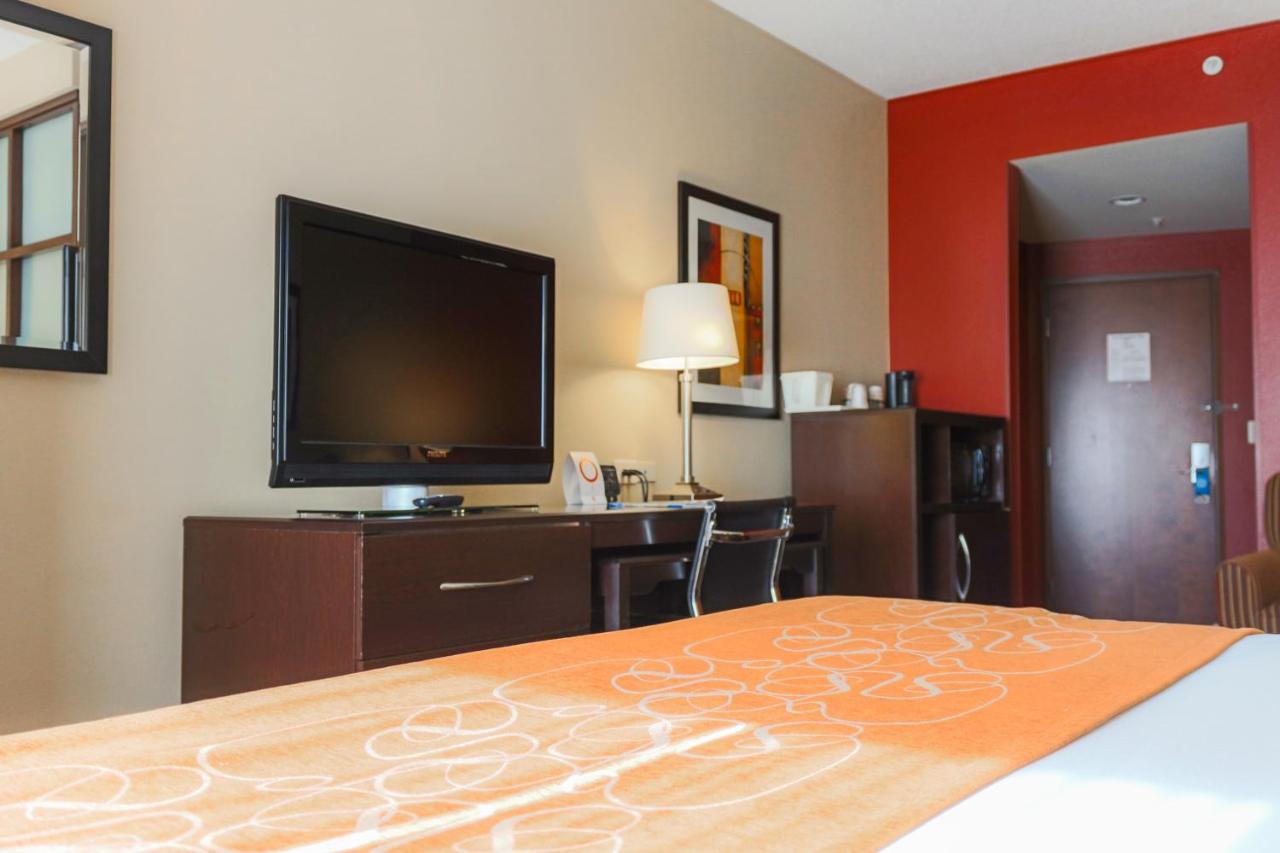 King Suite at Comfort Suites Charleston West Ashley