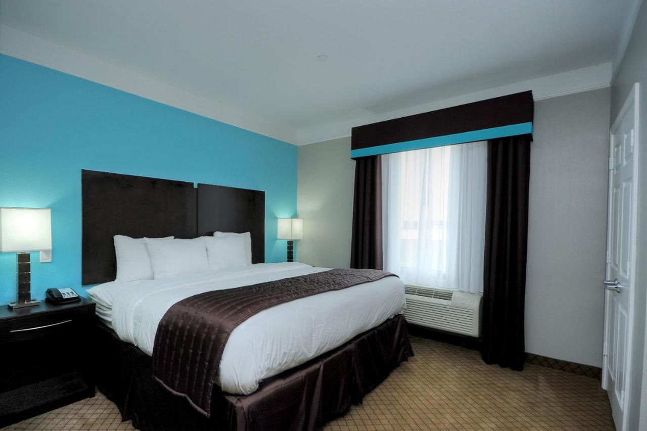 King Suite - Disability Access/Non-Smoking at Comfort Suites at Katy Mills