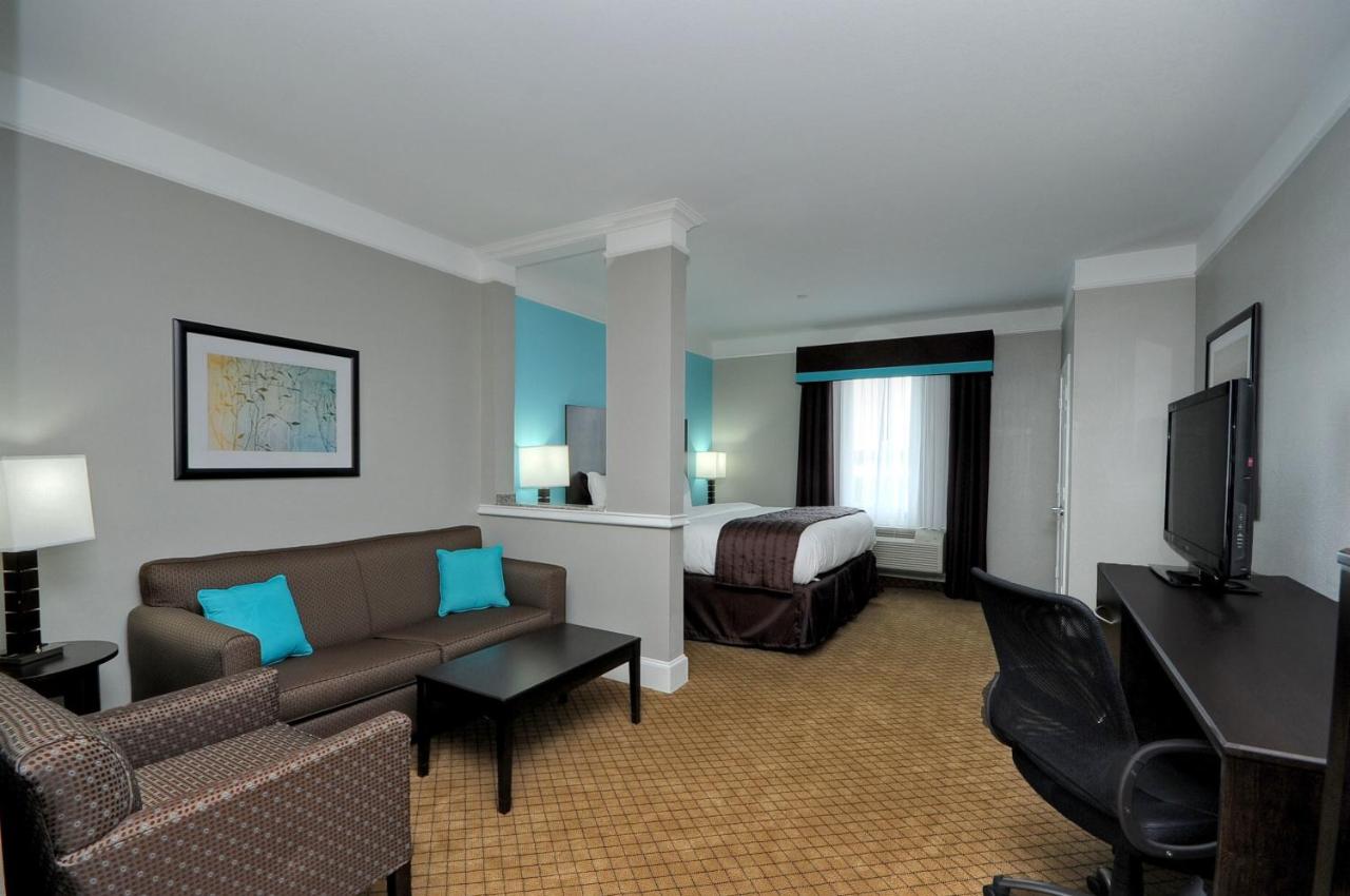 King Suite - Disability Access/Non-Smoking at Comfort Suites at Katy Mills