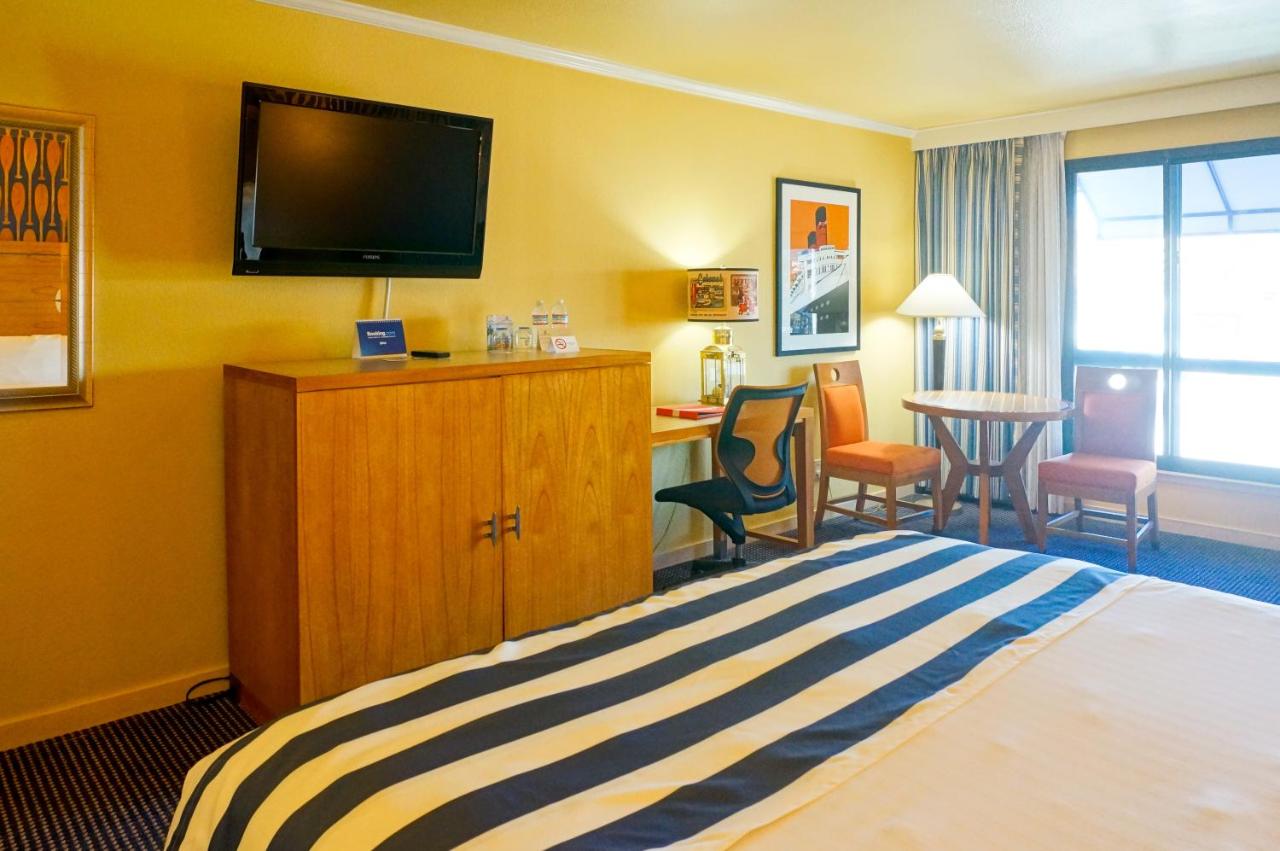 King Room at Waterfront Hotel, part of JdV by Hyatt (12381)