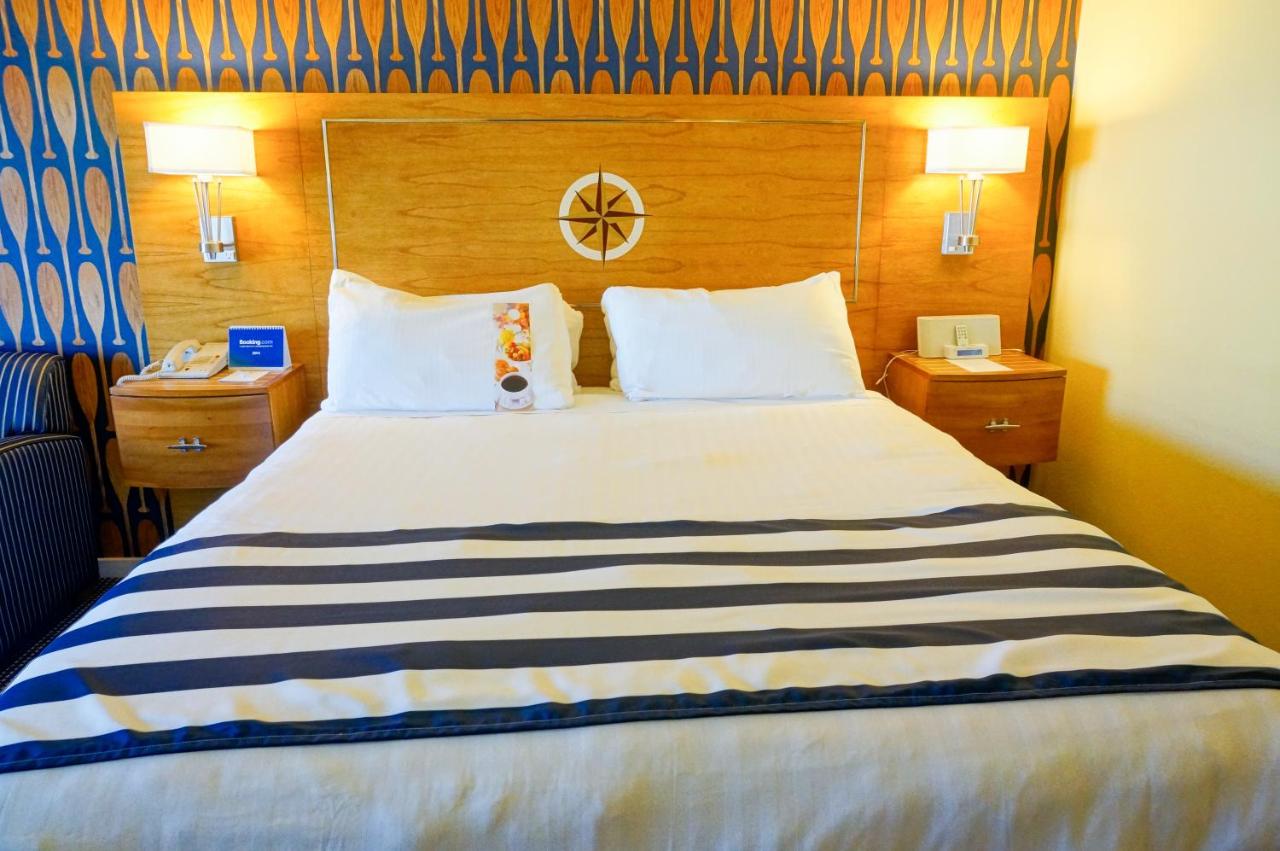 Queen Room at Waterfront Hotel, part of JdV by Hyatt (12381)