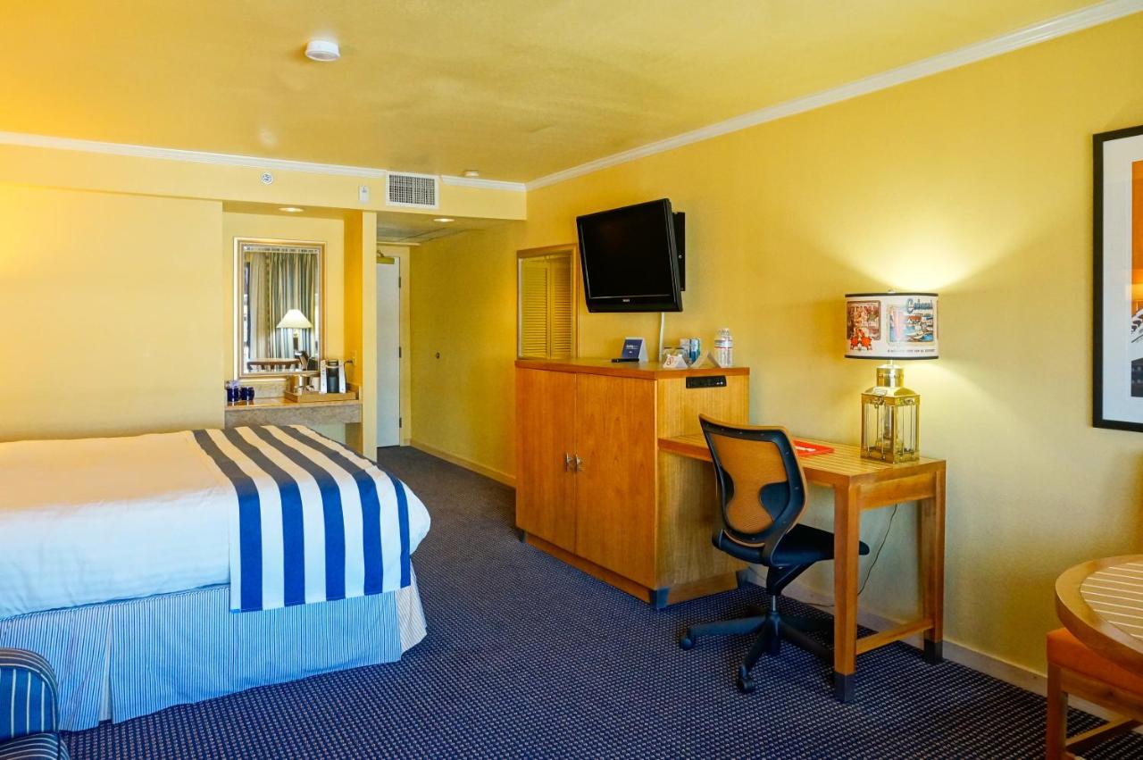 Queen Room at Waterfront Hotel, part of JdV by Hyatt (12381)