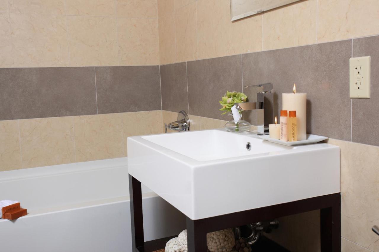 King Suite at Pointe Plaza Hotel