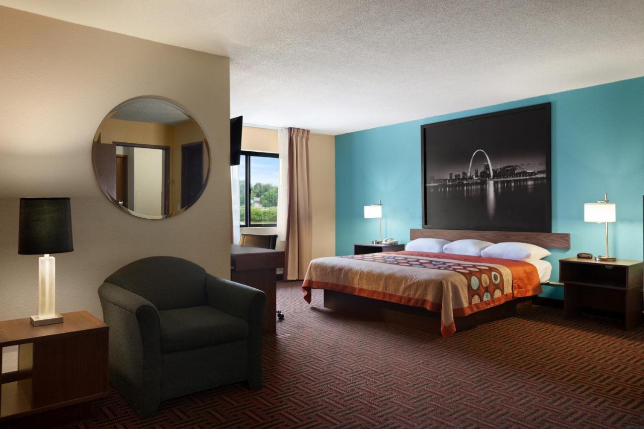 King Suite - Non-Smoking at Super 8 by Wyndham Collinsville St. Louis
