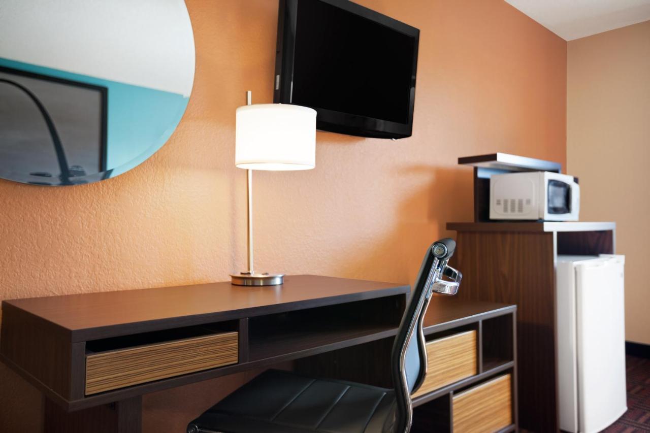 King Suite - Non-Smoking at Super 8 by Wyndham Collinsville St. Louis