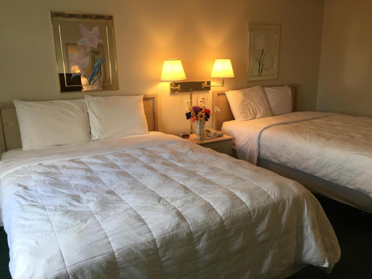 Queen Room at Americas Best Value Inn & Suites Bluffton