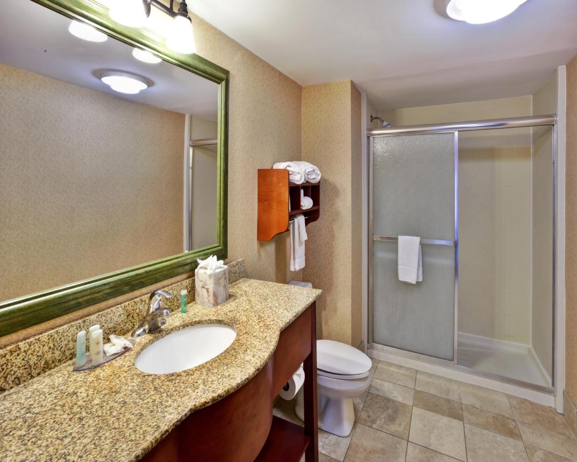 Queen Room with Two Queen Beds - Non-Smoking at Comfort Inn Oxford - University Area