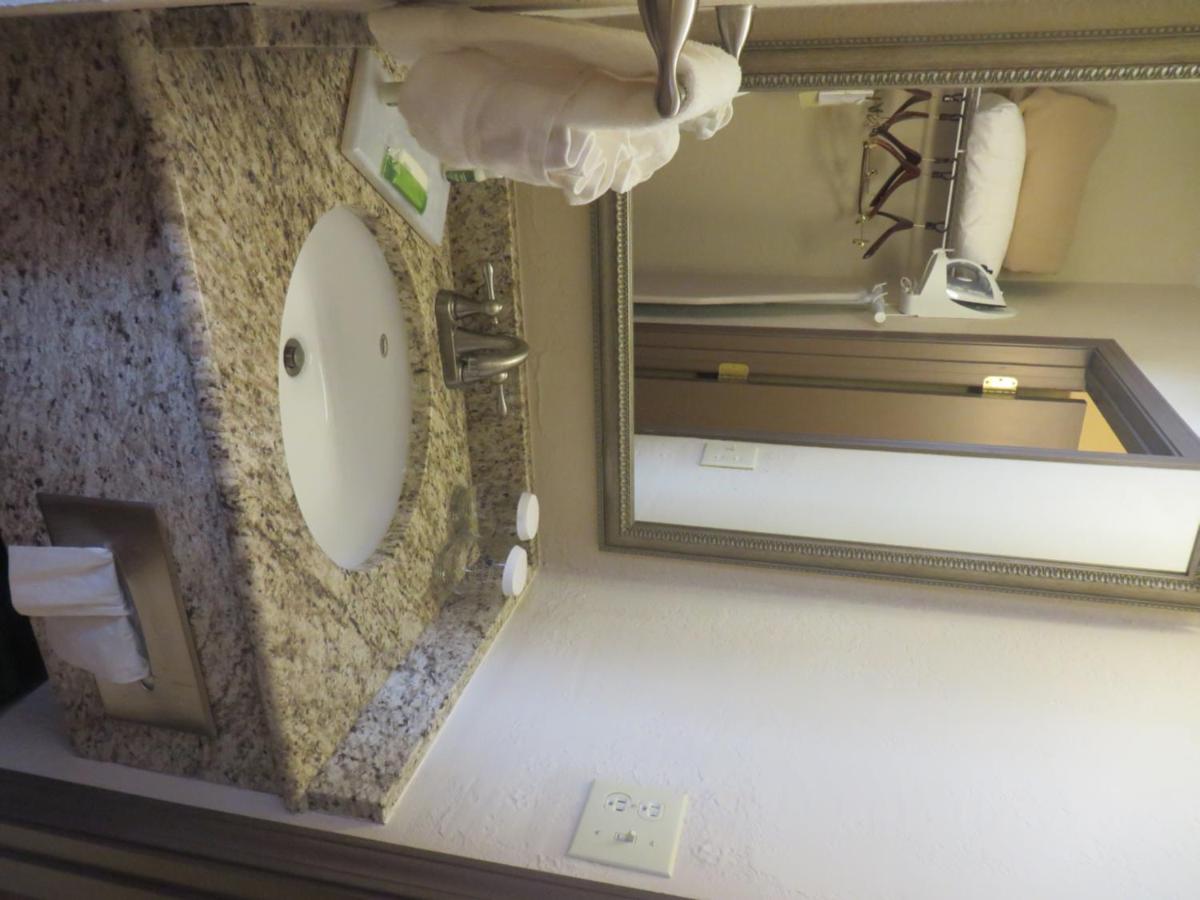 Double Suite at Ivy Court Inn & Suites