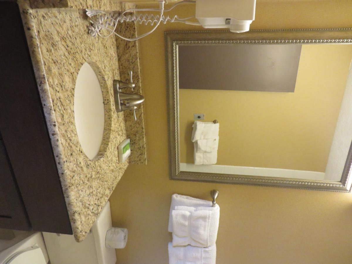 King Suite at Ivy Court Inn & Suites