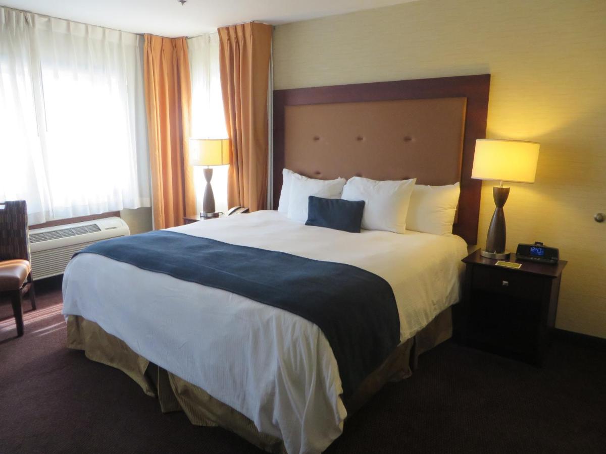 King Suite at Ivy Court Inn & Suites