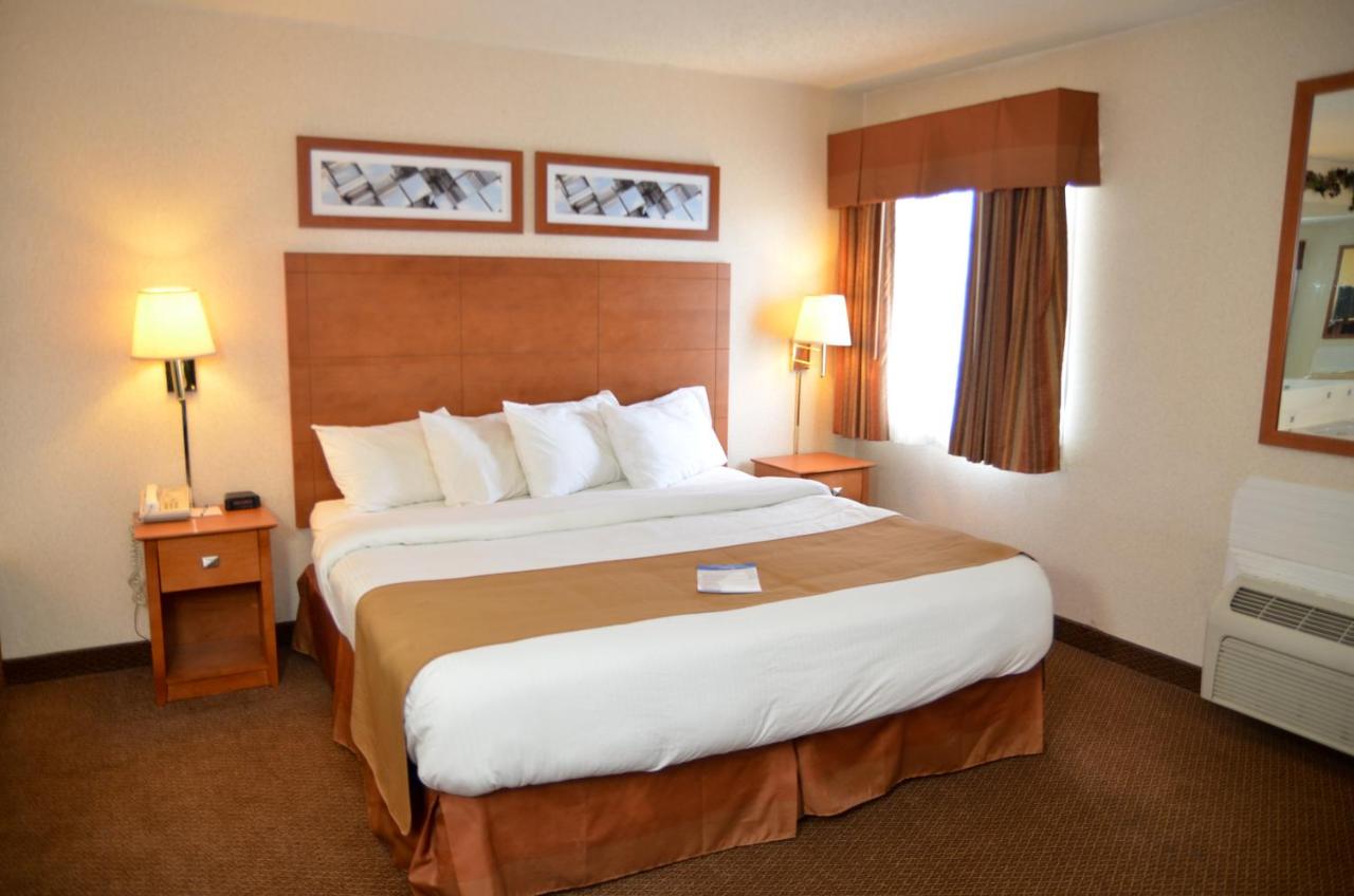 King Room - Non-Smoking at Baymont by Wyndham Port Huron