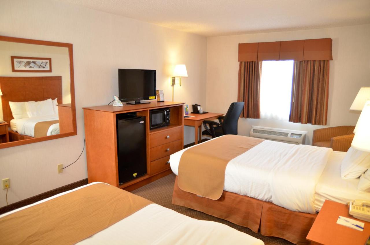 Deluxe Double Room with Two Double Beds - Non-Smoking at Baymont by Wyndham Port Huron