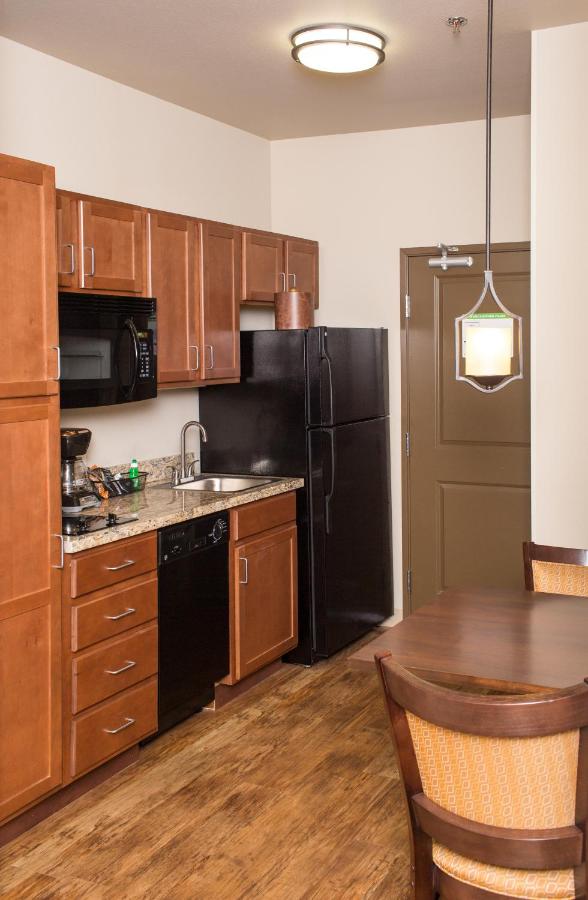 Queen Suite at Teddy's Residential Suites New Town