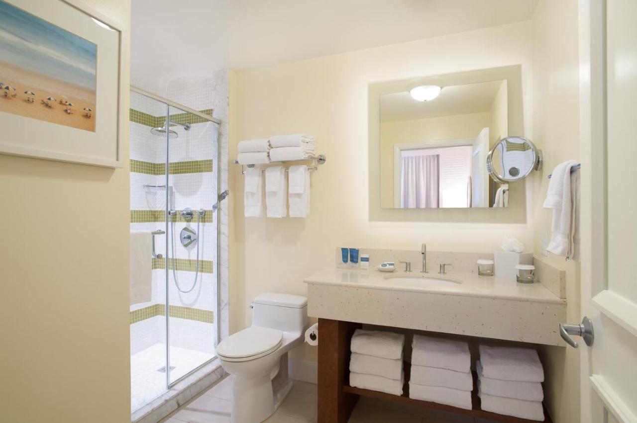 One-Bedroom Suite with Gulf View - Main Building at Edgewater Beach Hotel