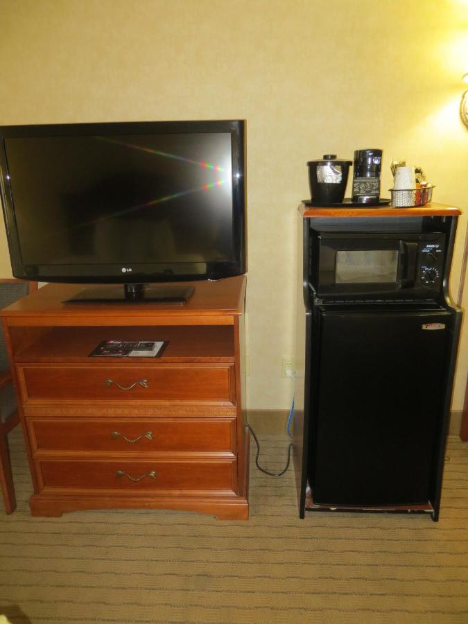 Deluxe Queen Room - Disability Access/Non-Smoking at Baymont by Wyndham Indianapolis West