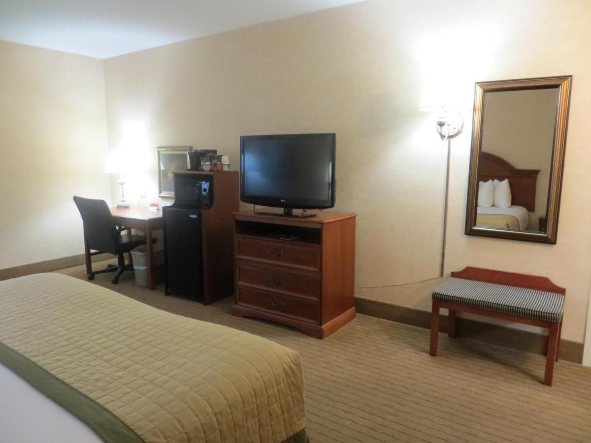 Deluxe King Studio Suite - Non-Smoking at Baymont by Wyndham Indianapolis West
