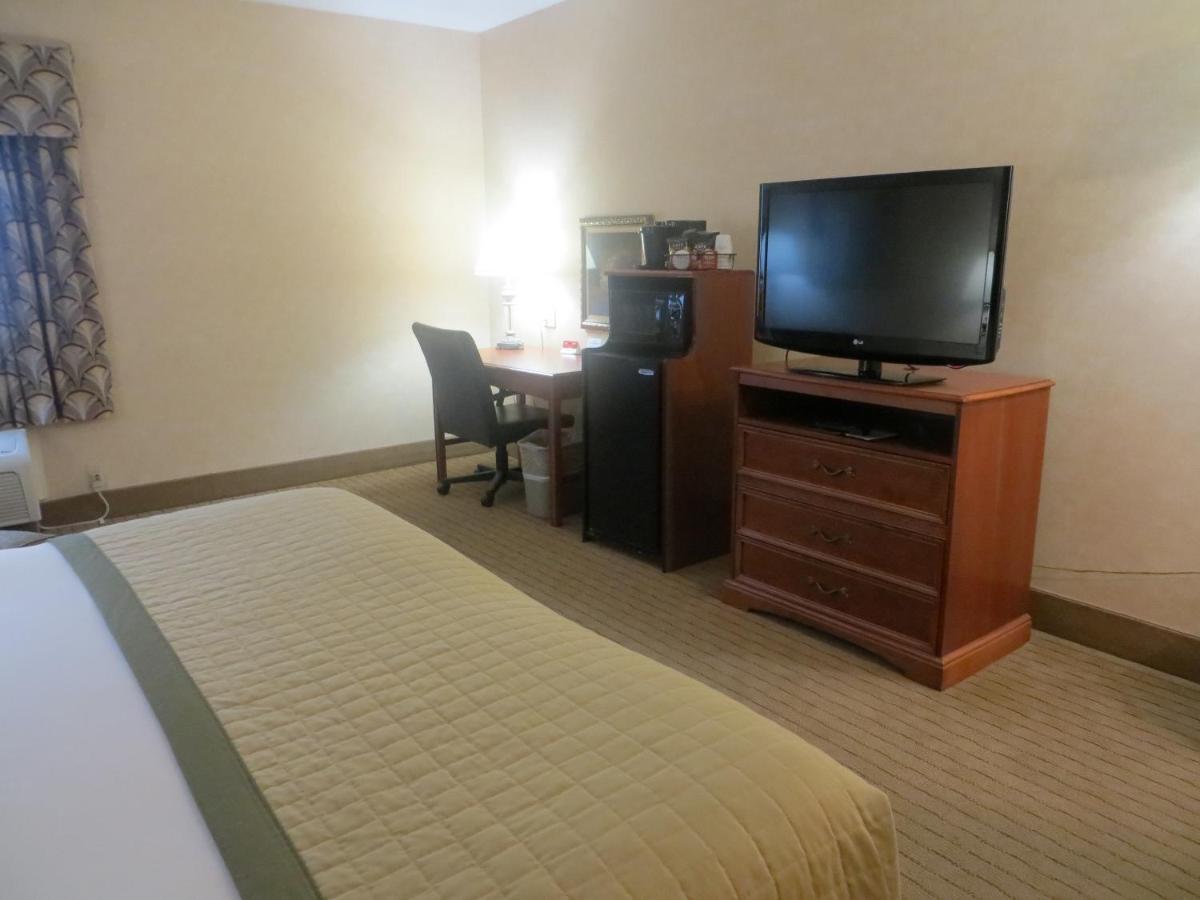 King Room - Non-Smoking at Baymont by Wyndham Indianapolis West