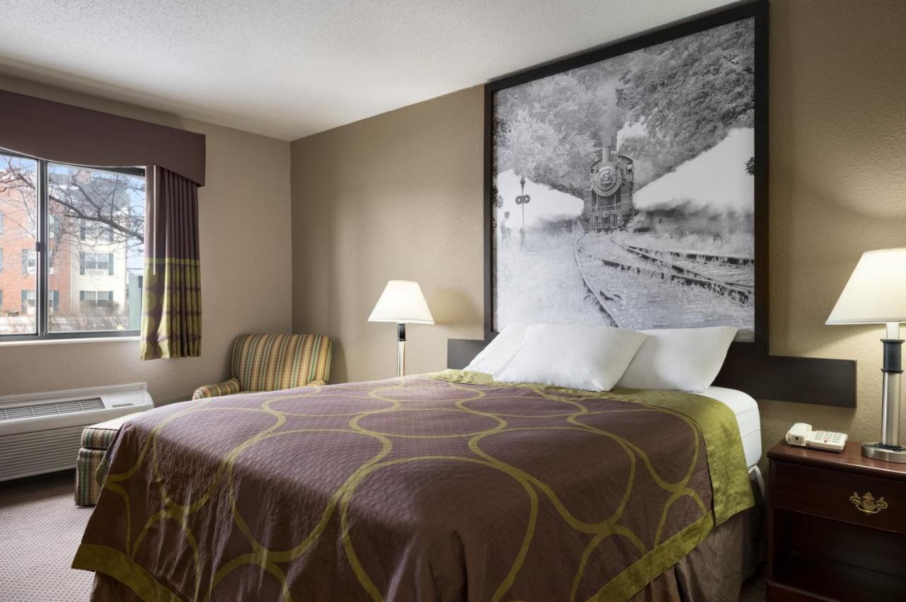 Queen Room - Mobility Access/Non-Smoking at Super 8 by Wyndham Green Bay I-43 Bus. Park