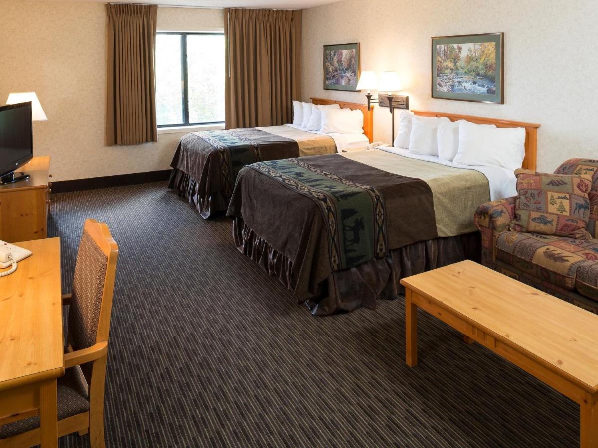 Family Room at Kelly Inn & Suites Mitchell South Dakota