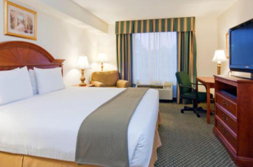 King Room - Disability Access/Non-Smoking at Holiday Inn Express Hotel & Suites Emporia by IHG