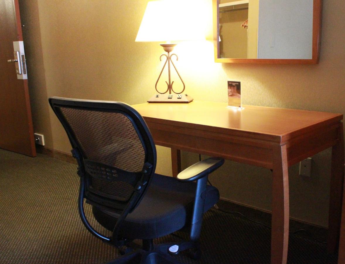 Queen Room - Disability Access Tub - Non-Smoking at Best Western Merrimack Valley