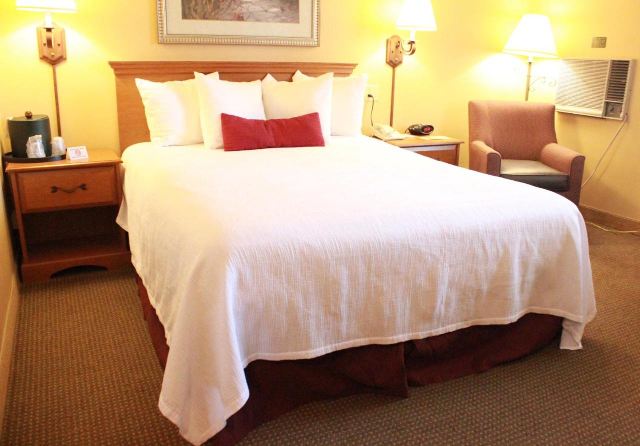 Queen Room - Non-Smoking at Best Western Merrimack Valley