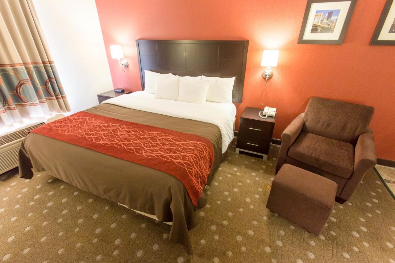 King Suite - Non-Smoking at Comfort Inn Pittsburgh Crafton