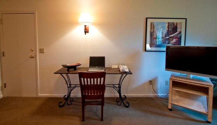 | The Inn at Tallgrass