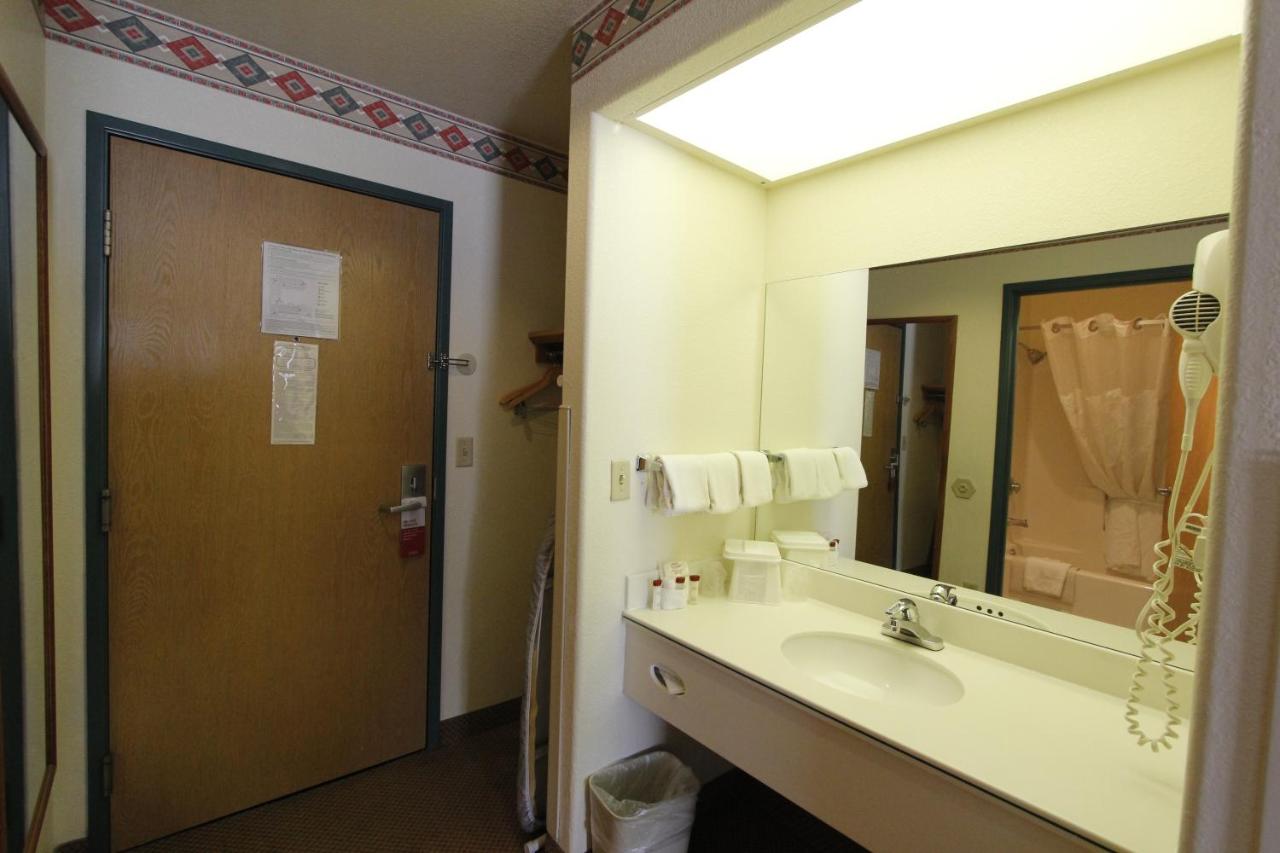King Room- Non-Smoking at Ramada by Wyndham Williams/Grand Canyon Area