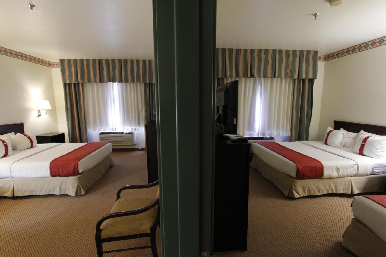 Studio Suite with Three Queen Beds - Non-Smoking at Ramada by Wyndham Williams/Grand Canyon Area