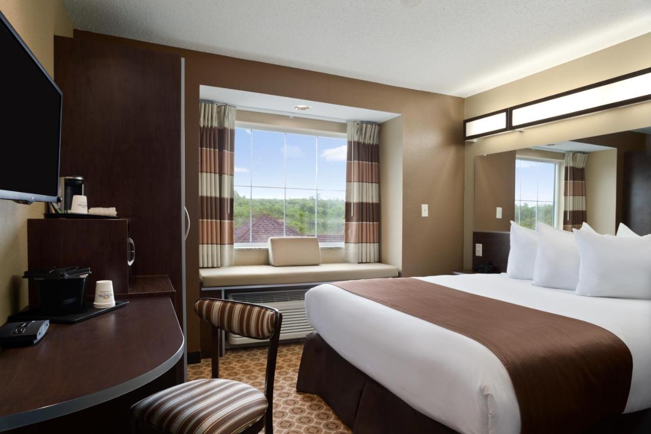 Deluxe Queen Room - Non-Smoking at Microtel Inn & Suites By Wyndham Fairmont