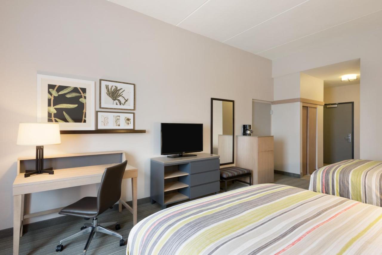 Queen Room with Two Queen Beds - Disability Access at Country Inn & Suites by Radisson, Katy (Houston West), TX