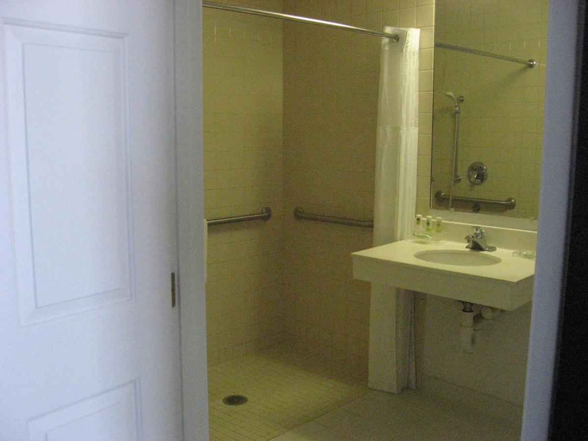 King Room with Roll-In Shower - Disability Access at Country Inn & Suites by Radisson, Wausau, WI