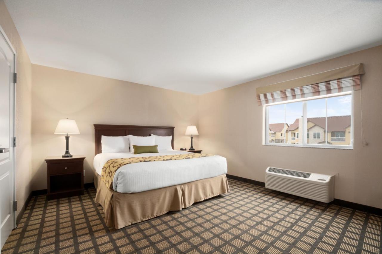 King Room with Roll-In Shower - Mobility/Hearing Accessible - Non-Smoking at Baymont by Wyndham Odessa