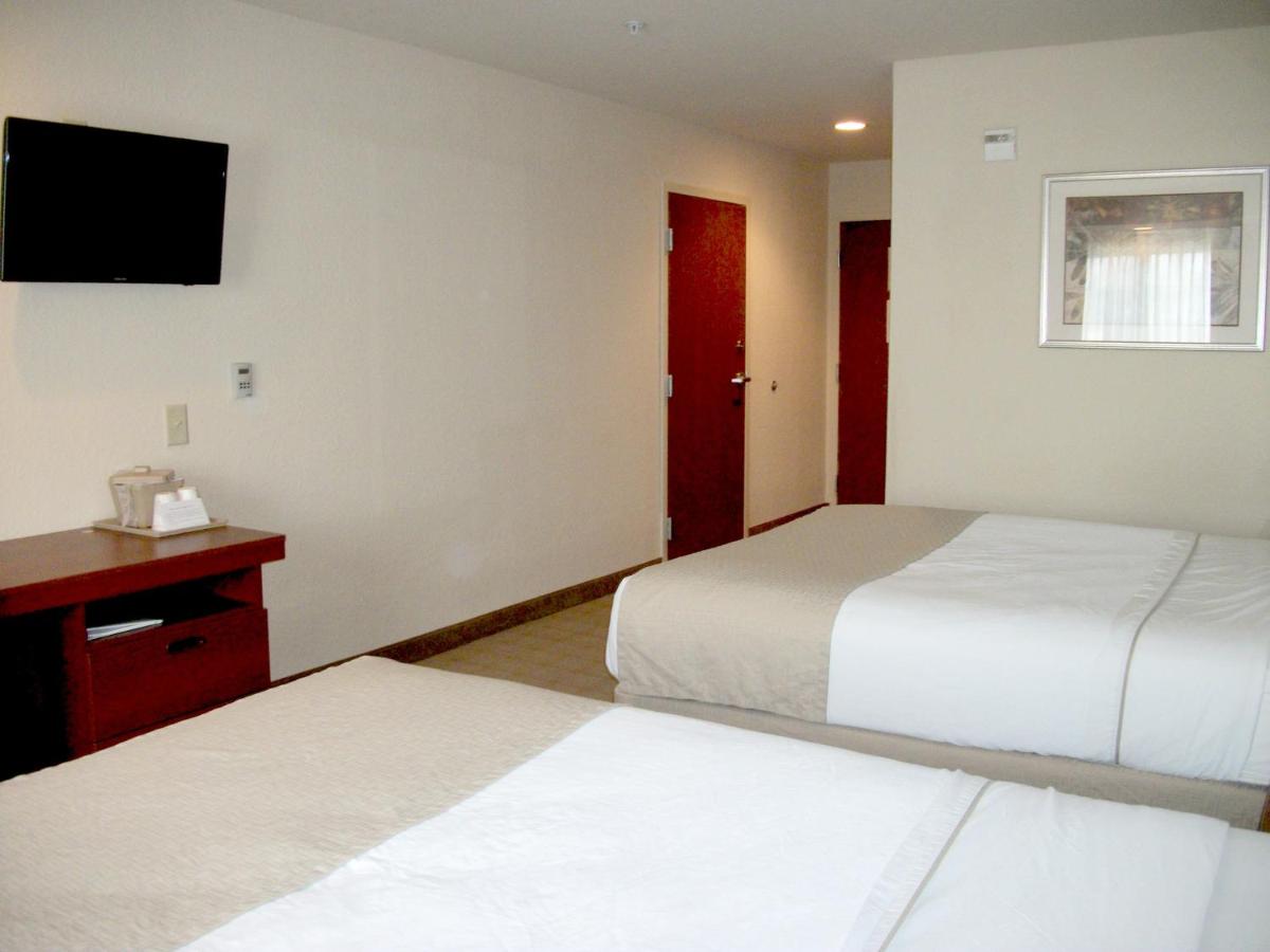 Queen Room with Two Queen Beds - Non-Smoking at Microtel Inn & Suites by Wyndham Jasper