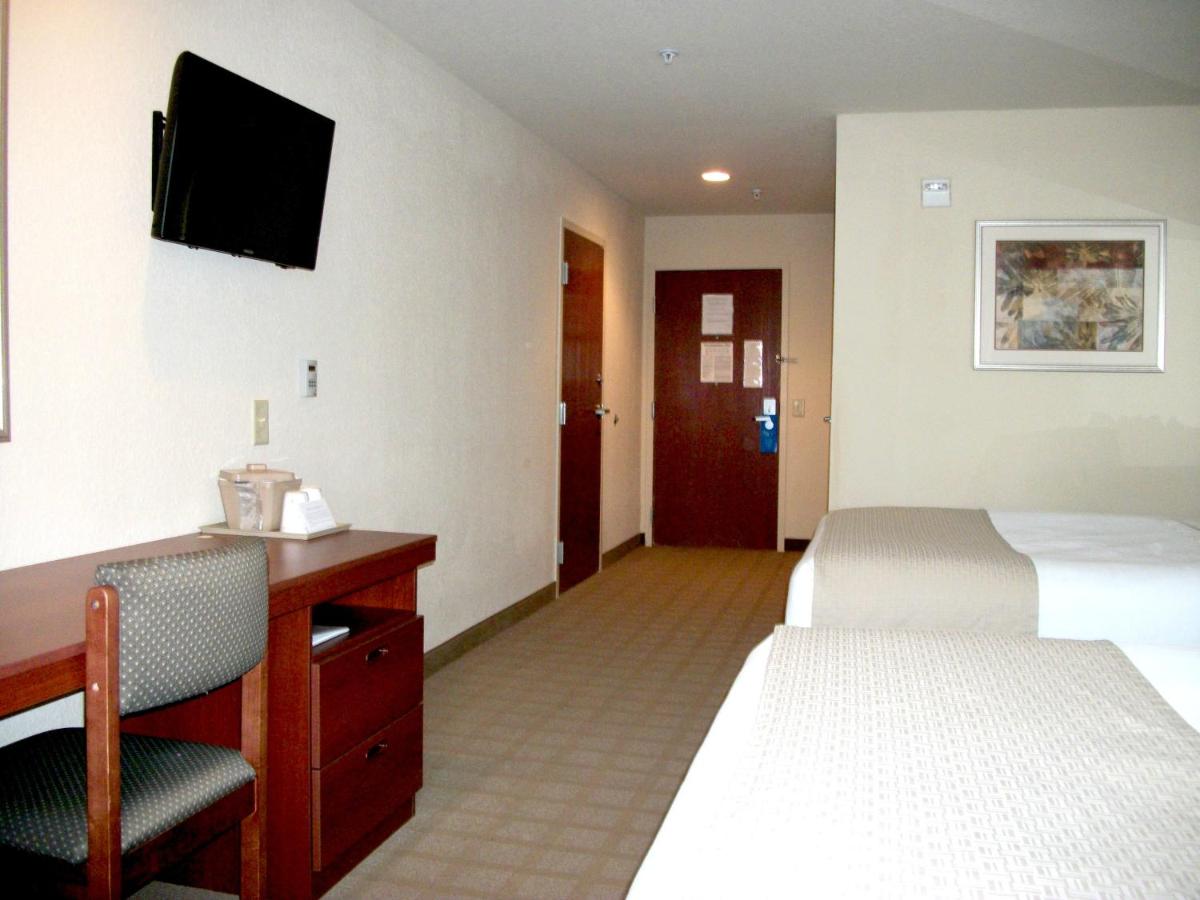 Queen Room with Two Queen Beds - Non-Smoking at Microtel Inn & Suites by Wyndham Jasper