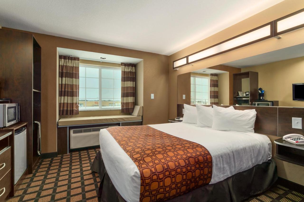 Queen Suite - Non-Smoking at Microtel Inn & Suites by Wyndham Williston