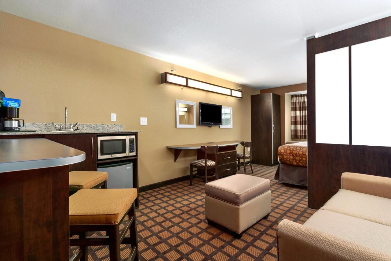 Queen Suite - Non-Smoking at Microtel Inn & Suites by Wyndham Williston