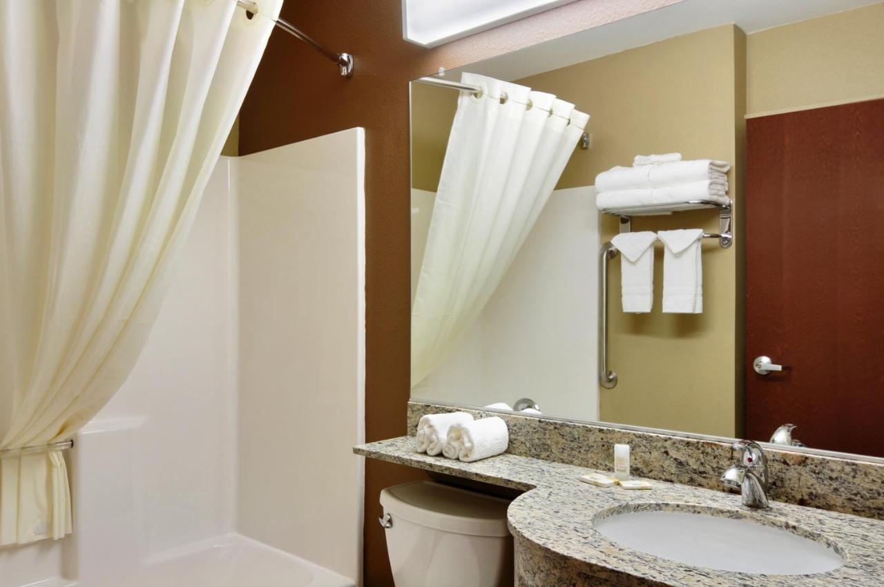 Queen Room - Mobility Access/Non-Smoking at Microtel Inn & Suites by Wyndham Williston