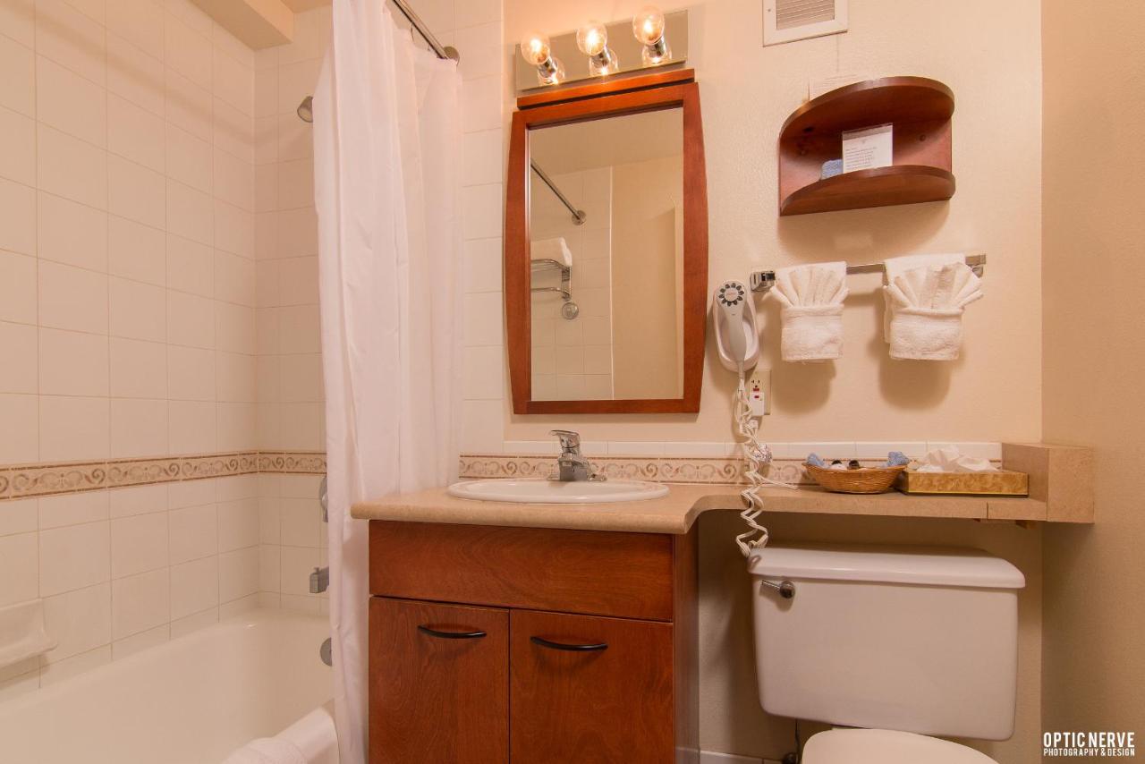 Deluxe Queen Suite at Anchorage Grand Hotel