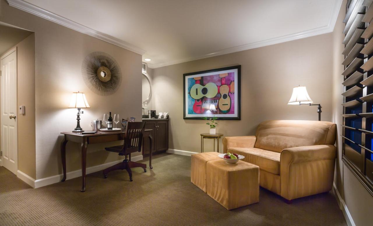 Queen Room at Cupertino Hotel